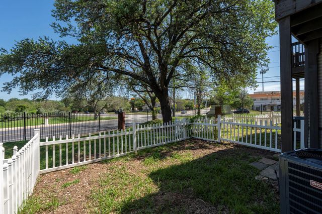 1841 River Crossing CIR B, Austin, TX 78741