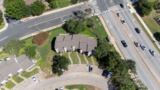 1841 River Crossing CIR B, Austin, TX 78741