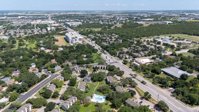 1841 River Crossing CIR B, Austin, TX 78741