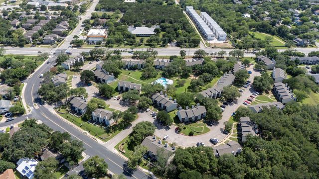 1841 River Crossing CIR B, Austin, TX 78741