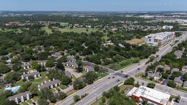 1841 River Crossing CIR B, Austin, TX 78741