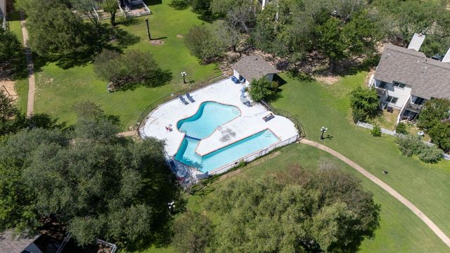 1841 River Crossing CIR B, Austin, TX 78741