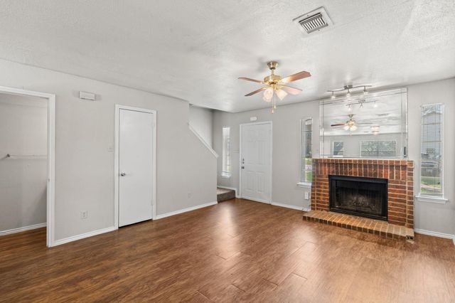 1841 River Crossing CIR B, Austin, TX 78741