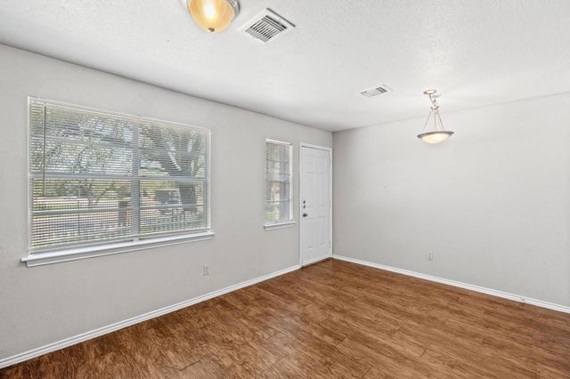 1841 River Crossing CIR B, Austin, TX 78741