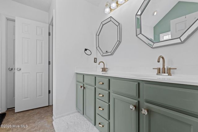 209 Middle Ridge Drive, Hubert, NC 28539