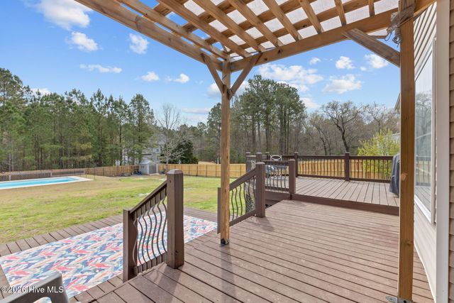 209 Middle Ridge Drive, Hubert, NC 28539