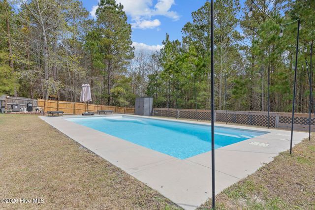 209 Middle Ridge Drive, Hubert, NC 28539