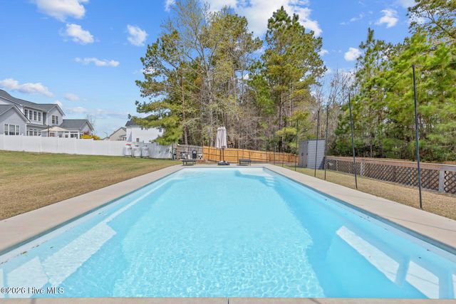 209 Middle Ridge Drive, Hubert, NC 28539