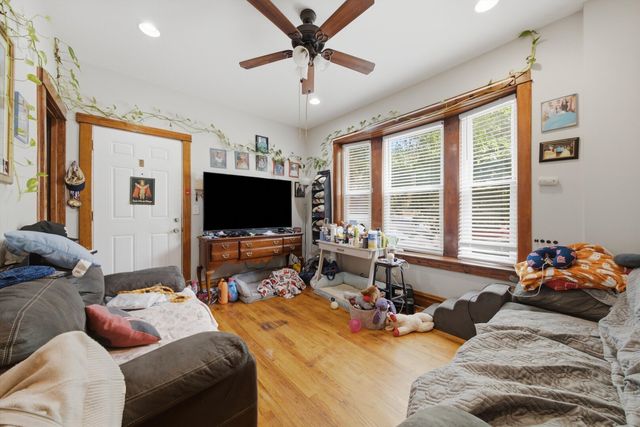 3901 W Fullerton Avenue, Chicago, IL 60647