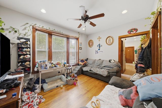 3901 W Fullerton Avenue, Chicago, IL 60647