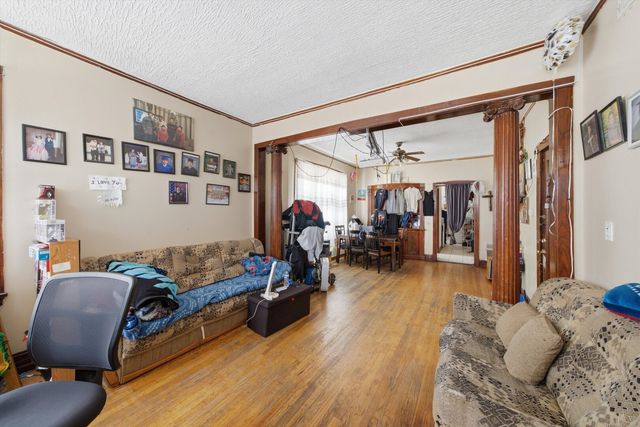 3901 W Fullerton Avenue, Chicago, IL 60647