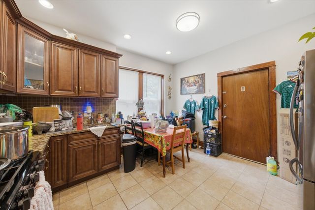 3901 W Fullerton Avenue, Chicago, IL 60647