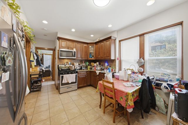 3901 W Fullerton Avenue, Chicago, IL 60647