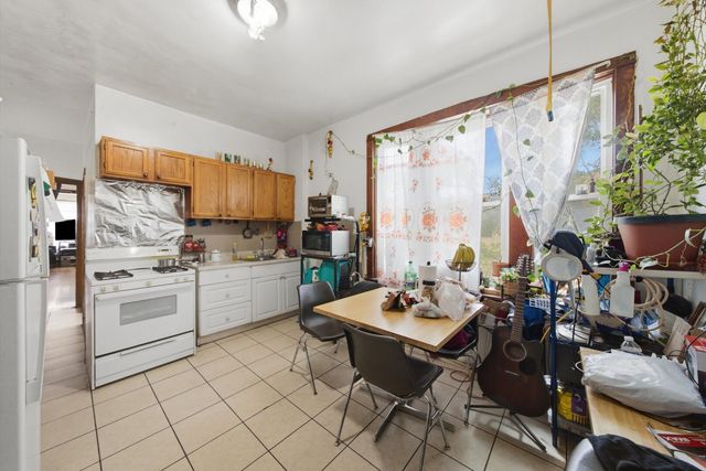3901 W Fullerton Avenue, Chicago, IL 60647