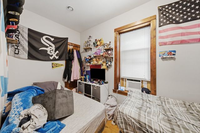 3901 W Fullerton Avenue, Chicago, IL 60647