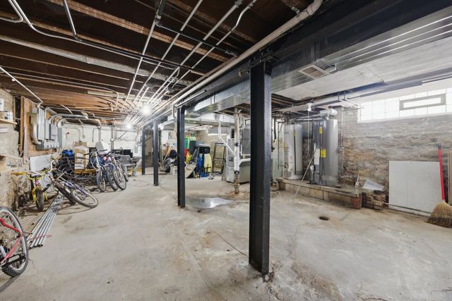3901 W Fullerton Avenue, Chicago, IL 60647