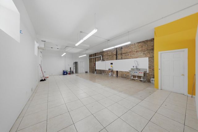 3901 W Fullerton Avenue, Chicago, IL 60647