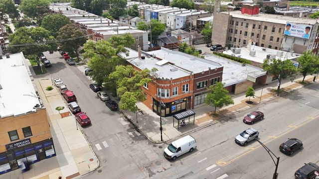 3901 W Fullerton Avenue, Chicago, IL 60647
