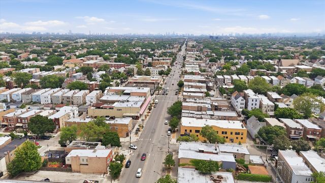 3901 W Fullerton Avenue, Chicago, IL 60647