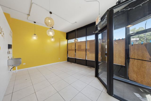 3901 W Fullerton Avenue, Chicago, IL 60647