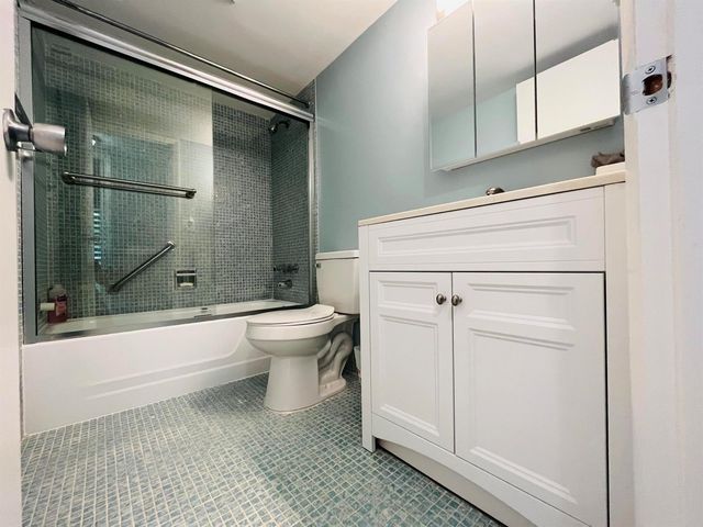 11 Golfs Edge E E, West Palm Beach, FL 33417