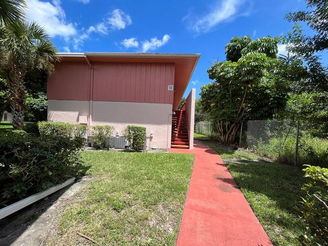 11 Golfs Edge E E, West Palm Beach, FL 33417