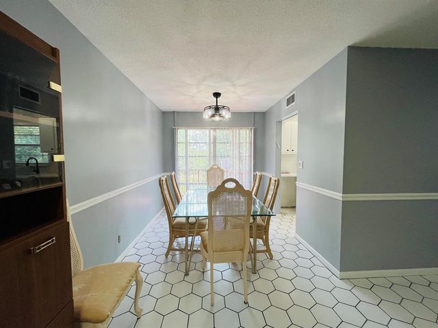 11 Golfs Edge E E, West Palm Beach, FL 33417
