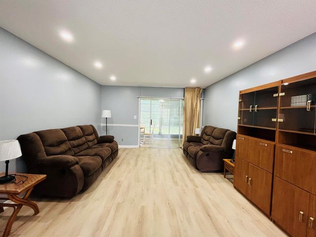 11 Golfs Edge E E, West Palm Beach, FL 33417
