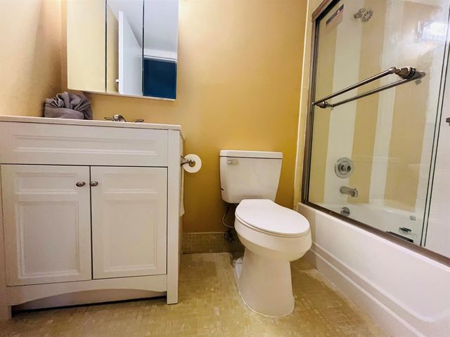 11 Golfs Edge E E, West Palm Beach, FL 33417