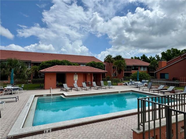 124 Cypress WAY E # E3, Naples, FL 34110