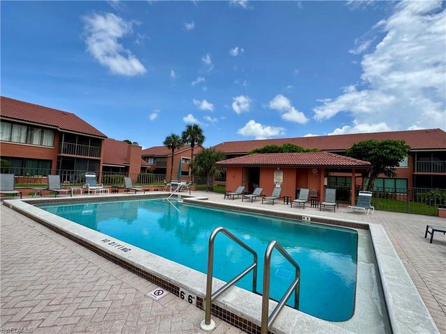 124 Cypress WAY E # E3, Naples, FL 34110