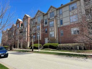1739 Tudor Lane 207, Northbrook, IL 60062