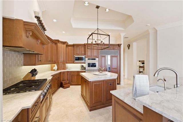 361 Pirates Bight, Naples, FL 34103