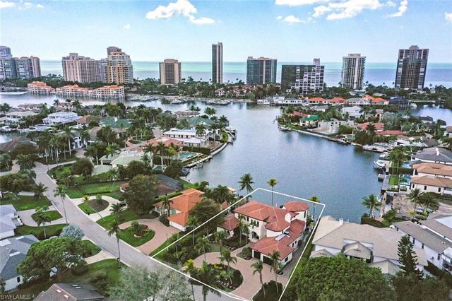 361 Pirates Bight, Naples, FL 34103