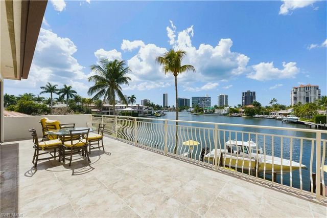 361 Pirates Bight, Naples, FL 34103