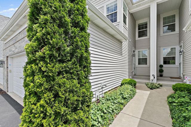 9104 Falcon Greens Drive, Lakewood, IL 60014