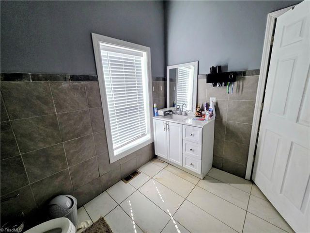 515 Cable Street, High Point, NC 27260