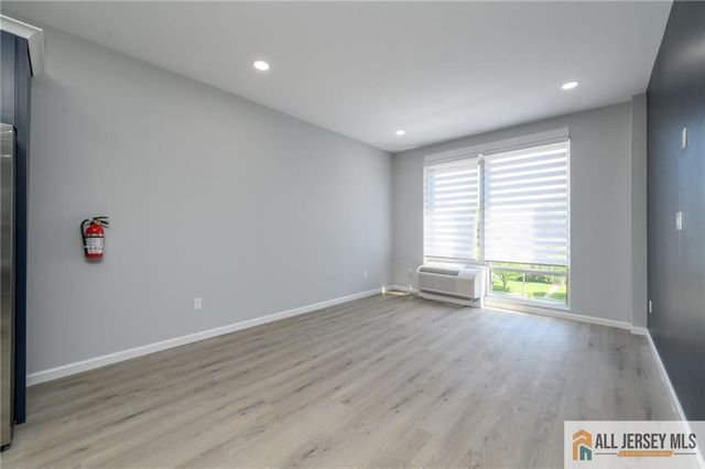 0-202-208 W 7th Street 2F, Plainfield, NJ 07060