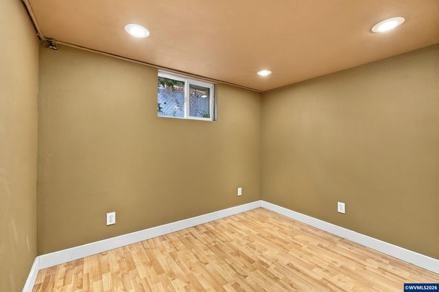 1168 15th St NE, Salem, OR 97301