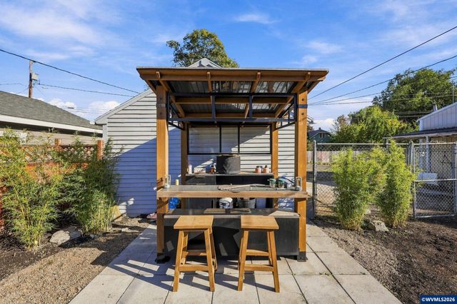 1168 15th St NE, Salem, OR 97301