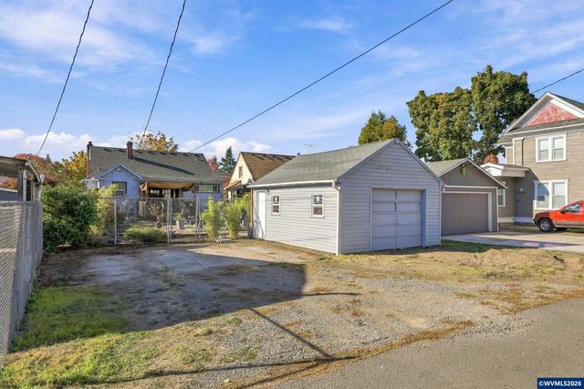 1168 15th St NE, Salem, OR 97301