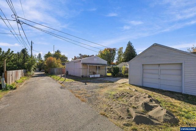 1168 15th St NE, Salem, OR 97301
