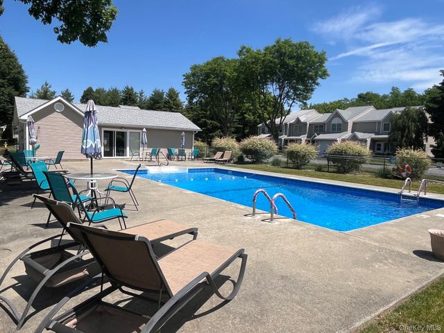 12 Deer Crossing Drive, Fishkill, NY 12524