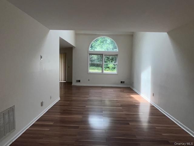 12 Deer Crossing Drive, Fishkill, NY 12524