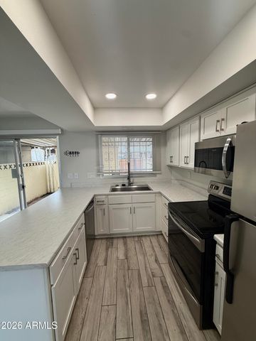 6678 N 43RD Avenue, Glendale, AZ 85301