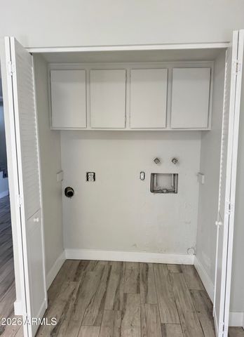 6678 N 43RD Avenue, Glendale, AZ 85301