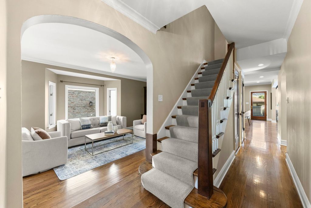 405 S HAWTHORNE Avenue, Elmhurst, IL 60126 — photo 2