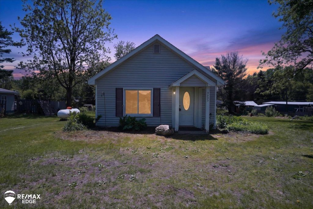 5233 Pratt Road, Hadley Twp, MI 48455