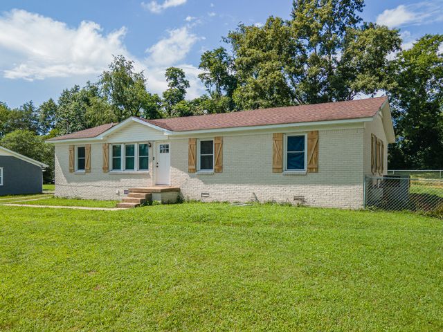 2220 Cherry Dr, Pulaski, TN 38478