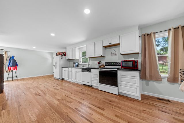 2220 Cherry Dr, Pulaski, TN 38478